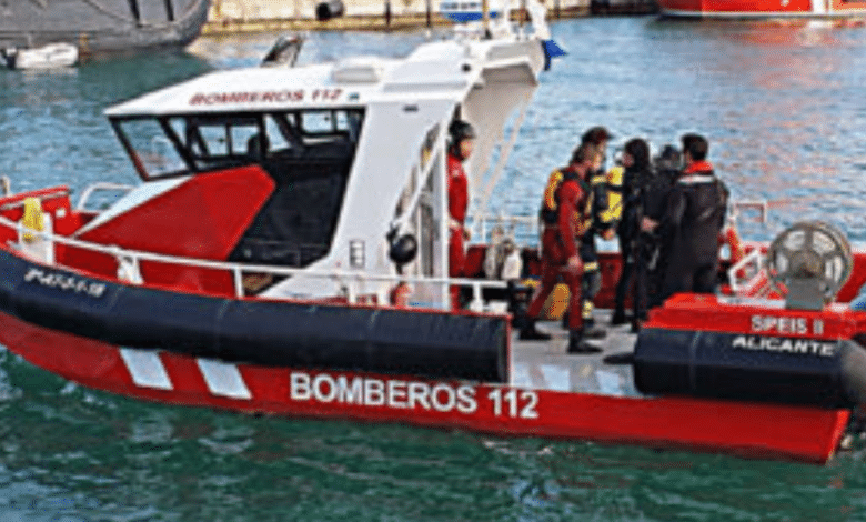 Bomberos inician la construcción del primer barco bombero de México
