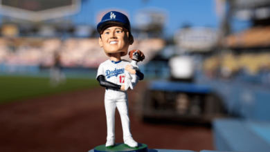 Shohei Ohtani se viste de héroe en noche de bobblehead