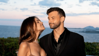 Eiza González y Grigor Dimitrov abrazados, sonrientes, en una imagen compartida en Instagram como parte de la confirmación de su noviazgo.