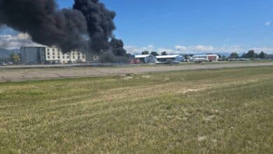 Accidente de avioneta, se estrella e incendia al llegar al Aeropuerto de Montana