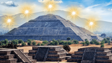 La cosmovisión mexica narra que el universo ha sido creado y destruido cuatro veces antes del presente «Quinto Sol».