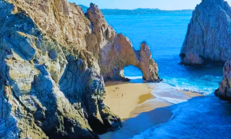 Playa bajo el Arco de Cabo San Lucas reaparece en BCS