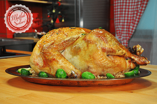 Gastronomía turca,receta de pavo relleno,Hindi Dolması,comida de Año Nuevo en Turquía,İç Pilav,arroz con especias,cocina otomana,tradiciones culinarias diciembre,pavo con castañas,turismo gastronómico Estambul,Yılbaşı recetas.