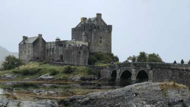Escocia se consolida como uno de los destinos turísticos más atractivos de Europa gracias a la combinación de paisajes naturales imponentes, ciudades históricas, castillos medievales y una identidad cultural profundamente arraigada.