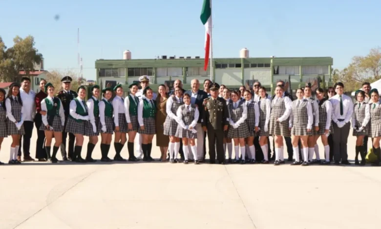 encabeza víctor castro conmemoración del día de la bandera en baja california sur
