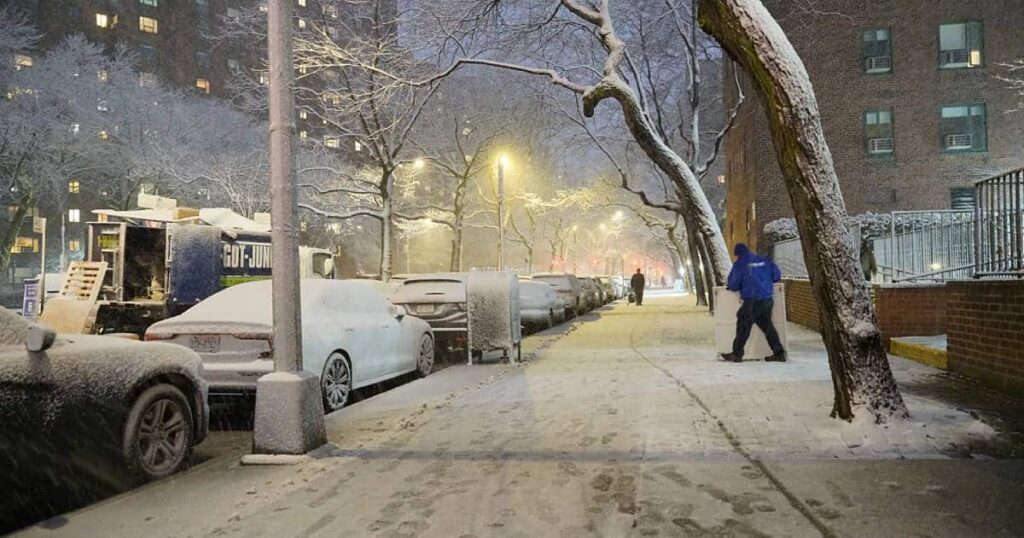 toque de queda y emergencia climatica en nueva york por intensa nevada 2