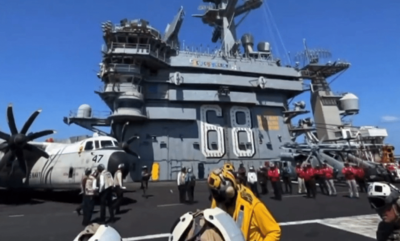 Embajador de EU y autoridades mexicanas visitan el portaviones USS Nimitz en aguas del Pacífico