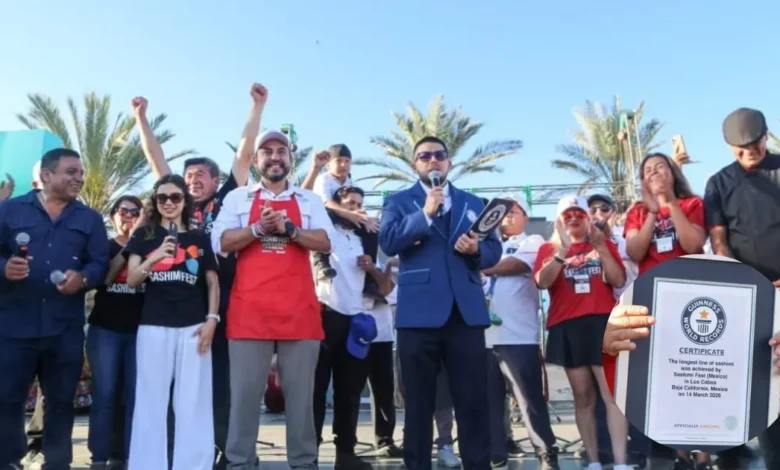 Los Cabos hace historia con el sashimi más largo del mundo (Fotos Ayuntamiento de Los Cabos y Redes Sociales)