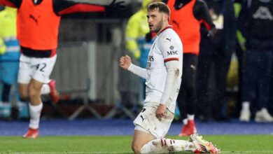 Santiago Giménez vuelve a entrenar con el Milan tras cuatro meses de baja