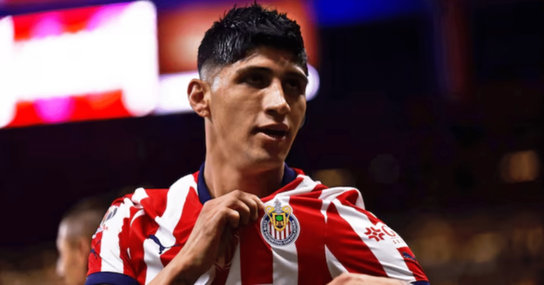 Alan Pulido deja Chivas tras rescisión anticipada (Foto de internet)