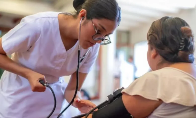 Jornadas médicas gratuitas llegan a comunidades de La Paz