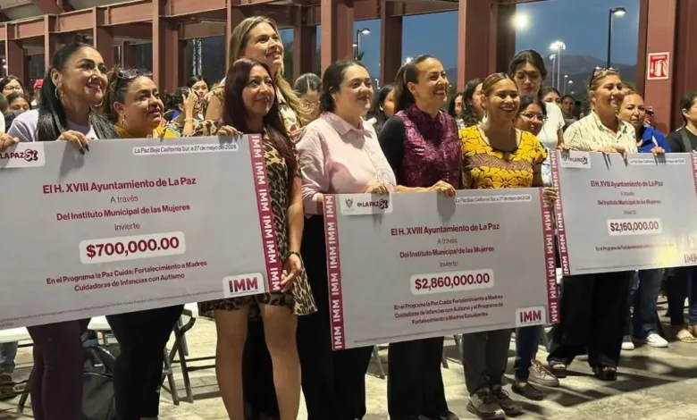 Madres de La Paz reciben apoyos para estudios y bienestar familiar
