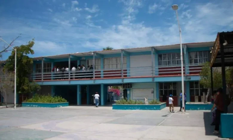 Maestros de Baja California Sur protestan por ajustes al ciclo escolar
