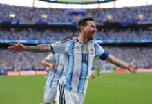 histórico triplete de messi da el triunfo a argentina