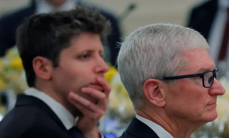 apple demanda a openai por presunto robo de secretos empresariales para desarrollar hardware