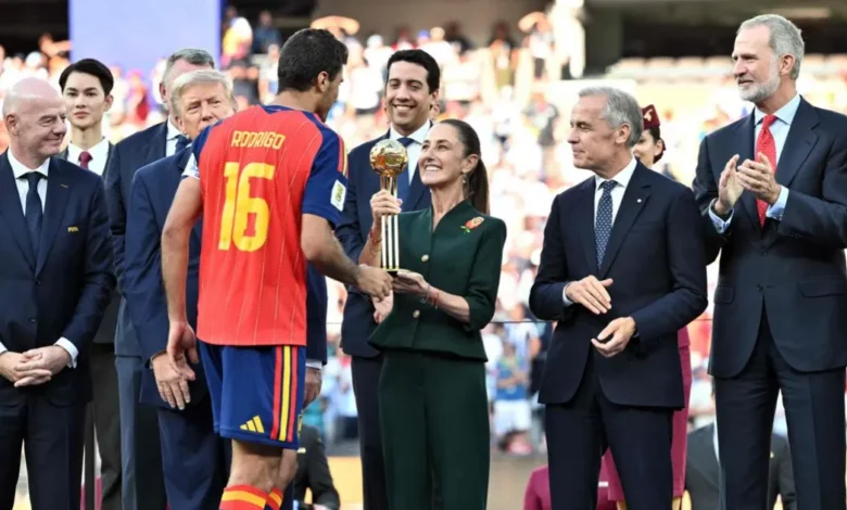 Claudia Sheinbaum sorprende al entregar el Balón de Oro a Rodri (Foto de internet)