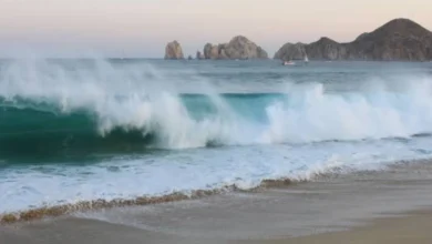 Refuerzan vigilancia en playas de Los Cabos por oleaje y corrientes peligrosas