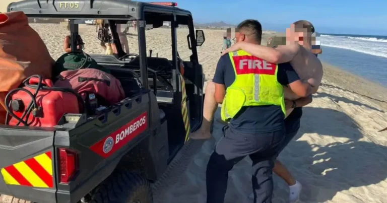 rescatan a turista estadounidense tras quedar atrapado por el oleaje en playa de los cabos